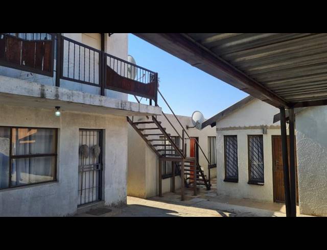 8 BEDROOM HOUSE FOR SALE IN OLIEVENHOUTBOSCH